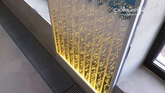 Пузырьковая панель c зеркальным фоном у бассейна смотреть онлайн