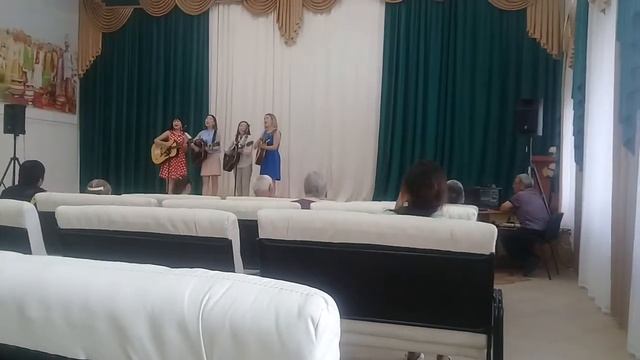 "Гитараллаах Кыргыттар" ( "Девчонки с гитарой") смотреть онлайн