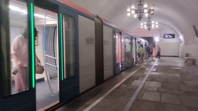 81-765/766/767 «Москва2018» на станции ВДНХ смотреть онлайн