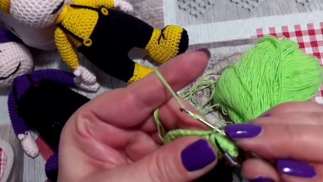 Как связать Гномика крючком 1 часть смотреть онлайн