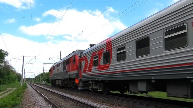 ТЭП70БС-123 со скорым поездом Санкт-Петербург — Волгоград и приветливой бригадой смотреть онлайн