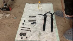 Обслуживаю простую пружинно-эластомерную вилку велосипеда TopGear Nova 120 (Универсальное видео)