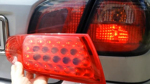 Infiniti FX35 taillight with orange turn signal смотреть онлайн