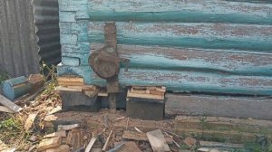 Заменяю сгнивший венец бани на блоки