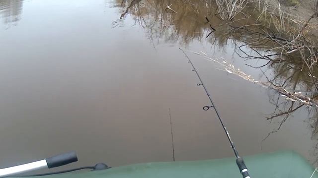 на балансир с лодки в октябре! щука,окунь! смотреть онлайн