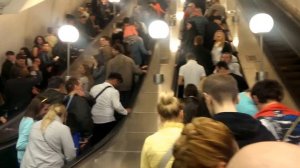 Метро. Поклонка