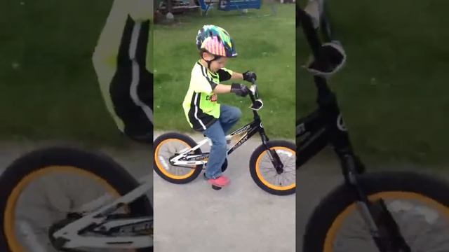 Alex's New Bike смотреть онлайн