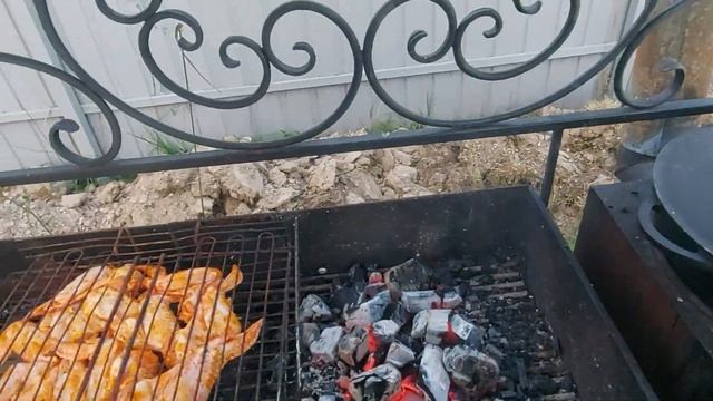 Крылышки в маринаде на углях смотреть онлайн