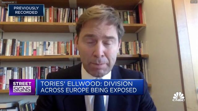 Russia tensions akin to the UK's 'Cuba missile crisis', Tory lawmaker says смотреть онлайн