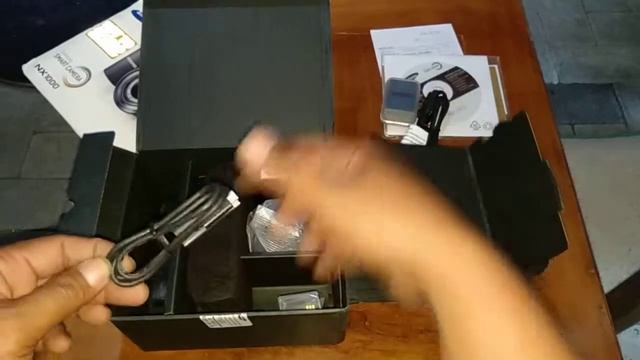 Samsung Smart Camera NX1000 Unboxing смотреть онлайн