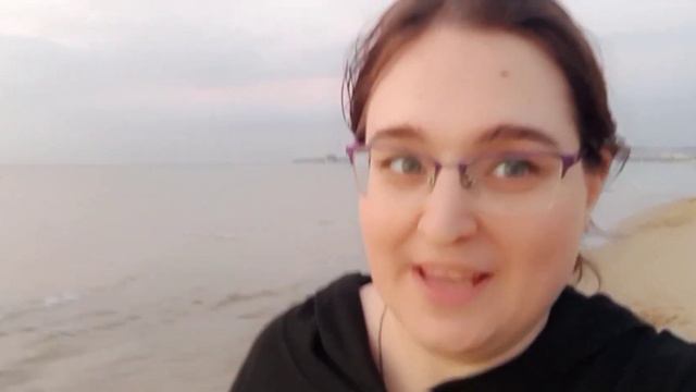 Прогулка по берегу моря. смотреть онлайн