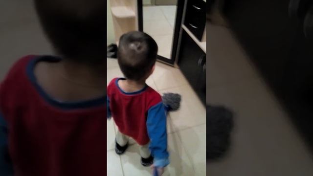 Мамин помощник. Федя моет полы. смотреть онлайн