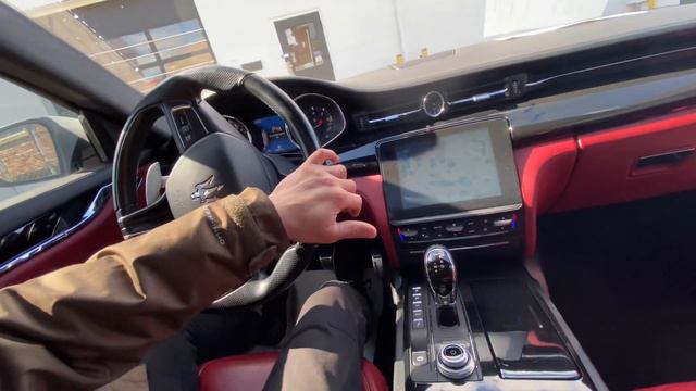 Maserati, работа в Автосалоне США, перегоняю в гараж. смотреть онлайн