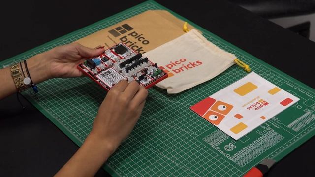 Transform Your Raspberry Pi: PicoBricks Main Board Unboxing смотреть онлайн