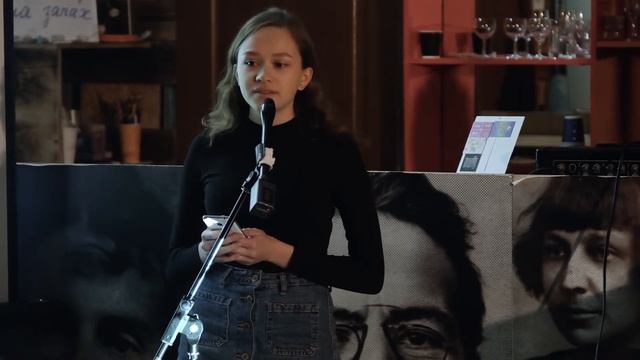 Владимир Маяковский  - Хвои. Читает Сахнова Виктория.