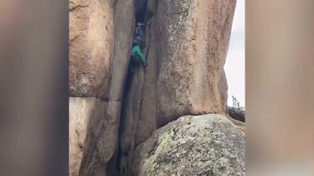 70-year-old Russian climber descends mountain head-first without safety equipment смотреть онлайн