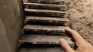 Нестандартная лестница в погреб и цокольный этаж