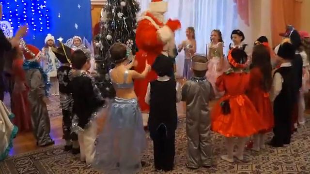 ИГРА с ДЕДОМ МОРОЗОМ муз рук Парахневич И П смотреть онлайн