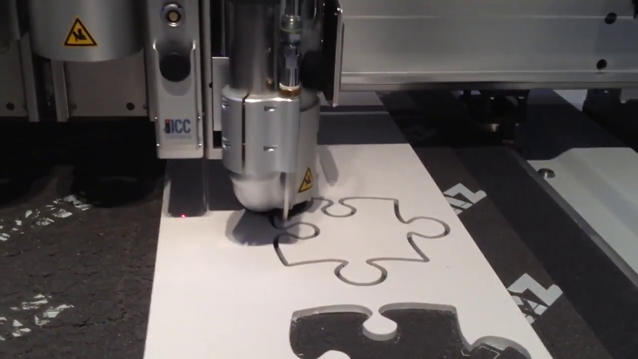 Фрезерование ПВХ на планшетном плоттере смотреть онлайн