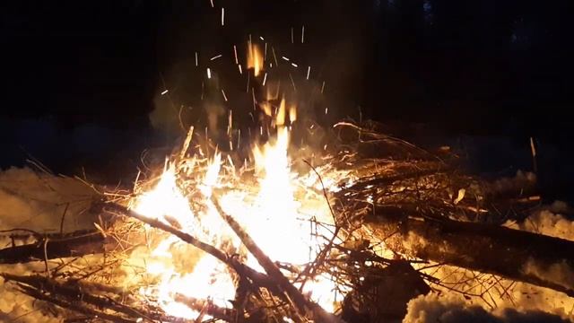 Замечательный зимний костер!