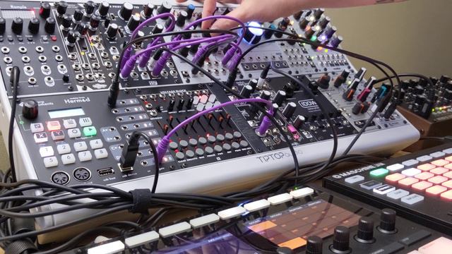 Experiments with sync, Hermod, Bitwig on Ubuntu, Maschine on Win10, and Octatrack смотреть онлайн
