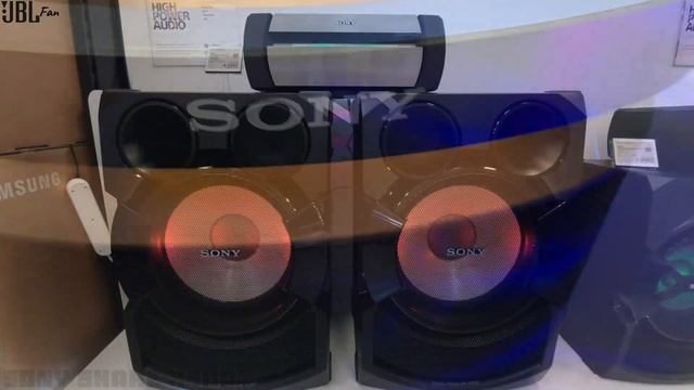 SONY XV900 Bass Beast vs SONY Shake X70D the ULTIMATE party SPEAKER SOUND COMPARISON смотреть онлайн