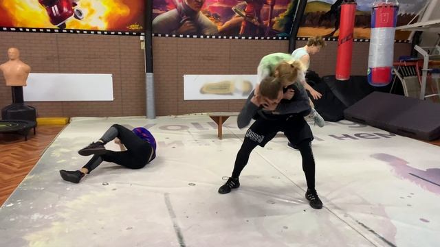 Вроде и не дрались, а все лежат смотреть онлайн