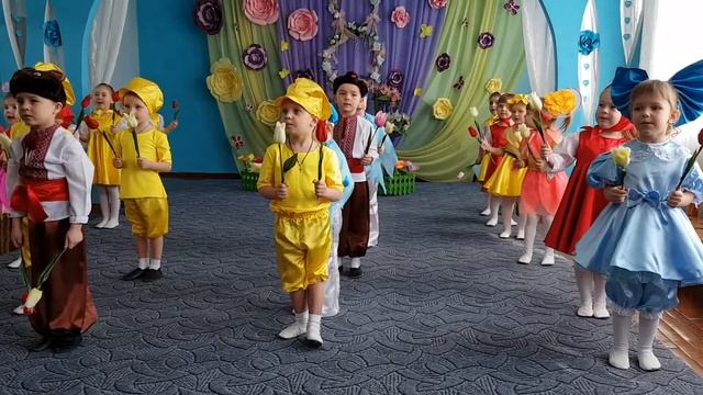 Мама - 8 марта - Веселая песенка поздравление от детей малышей смотреть онлайн
