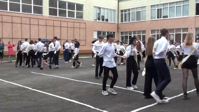 23.05.2023 - Последний звонок ЦО №27 г.Тулы - Вальс выпускников смотреть онлайн