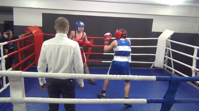 Андрей Елин (красный угол), ПЕРВЫЙ БОЙ,открытый ринг в клубе Moscowboxing - 2 раунд смотреть онлайн