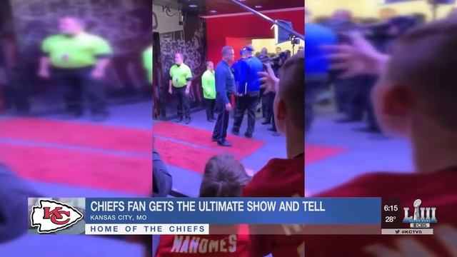 Young Chiefs fan gets the ultimate show-and-tell from Patrick Mahomes смотреть онлайн