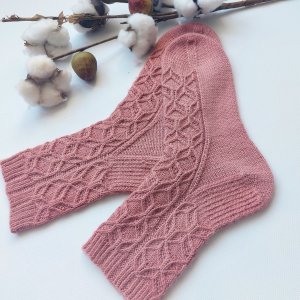 Носки с красивым узором