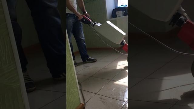 Чистка(размывка) пола роторной машиной,клининг+7(3452)61-95-61 компания "Атриум"г.Тюмень смотреть онлайн