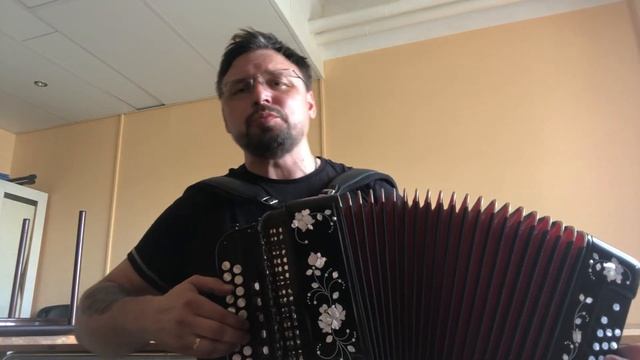 «Динь-динь-динь» под гармонь смотреть онлайн