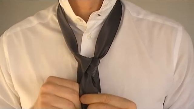 How to Tie a Tie | Half Windsor | For Beginners смотреть онлайн