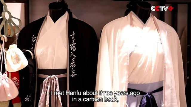 Traditional Clothing Hanfu Gaining Growing Popularity among Youth смотреть онлайн