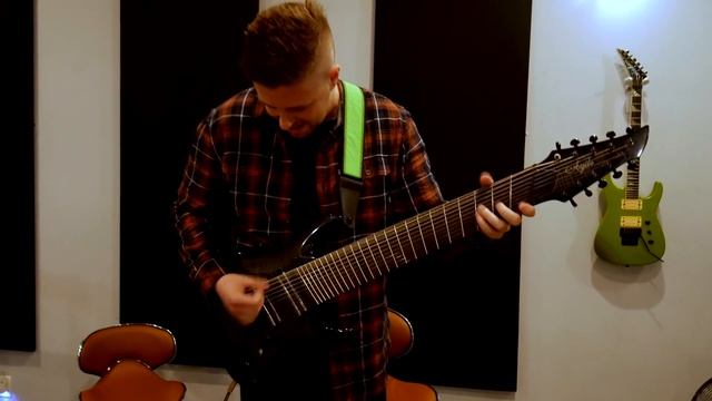 Guitarists Reacting To A 10 String Guitar (Playing A 10 String For The First Time) смотреть онлайн