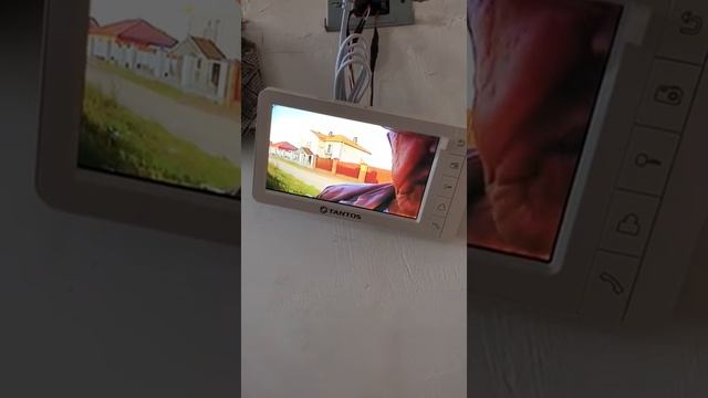 Установка аналогового видеодомофона.Работа монитора при открытии калитки смотреть онлайн