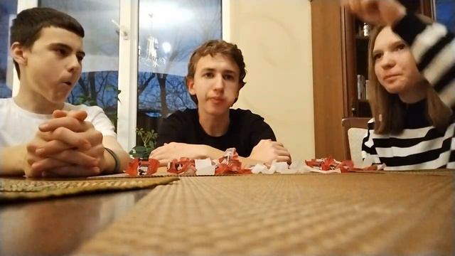Едим ирис кис-кис и ломаем зубы смотреть онлайн