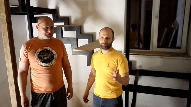 Установка лестницы на ломаном косоуре в Парголво. «Металлические лестницы» отзыв смотреть онлайн