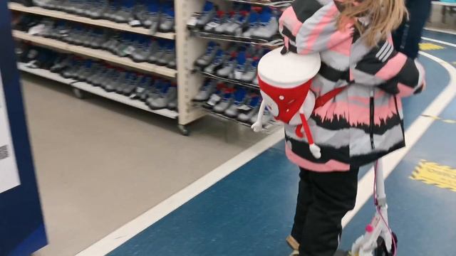 VLOG: Выбираем самокат / Небольшой обзор на самокат Roces 145 G ??? смотреть онлайн