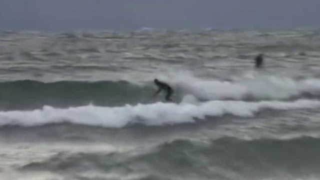El Segundo Verano - A day of Lake Michigan surf смотреть онлайн