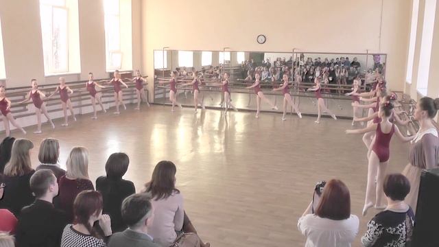 Фрагмент уроку класичного танцю. "Щасливе дитинство"-2017. смотреть онлайн