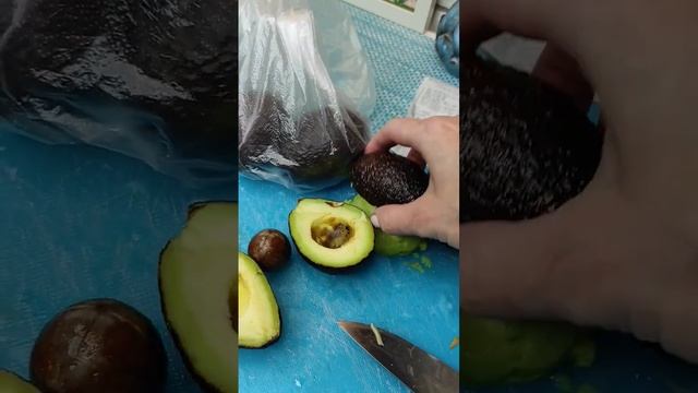 Купила страшненькие авокадо ? в ? Светофоре, разрезала дома, а там Хасс! ??????♀️ смотреть онлайн