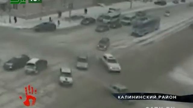 Маршрутка влетела в трамвай смотреть онлайн