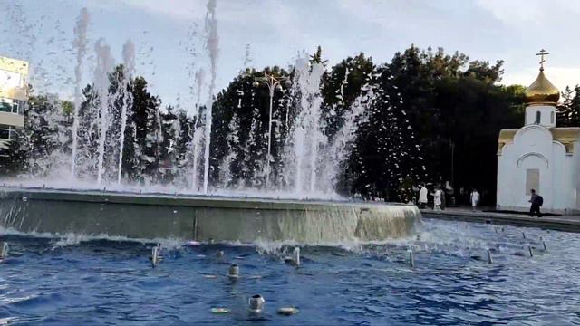 Танцующий фонтан в Анапе. Самое популярное место. смотреть онлайн