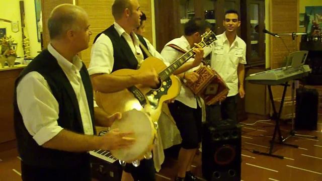 Tarantella Calabrese con tamburello e organetto serata Calabra LA BUSSOLA hotel Capo Vaticano смотреть онлайн