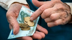 Что такое социальная пенсия и кому она назначается?