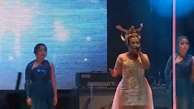 Copy of Nyob Ua Ke Live perfomance by Maa Vue @ HMF смотреть онлайн