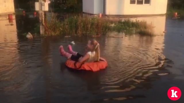 В поселке под Зеленоградском после дождей затопило целую улицу смотреть онлайн